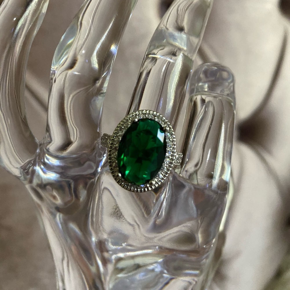 Gorgeous Oval Cut 2.95ct Emerald 925 Silver Ring - Picture 4 of 7